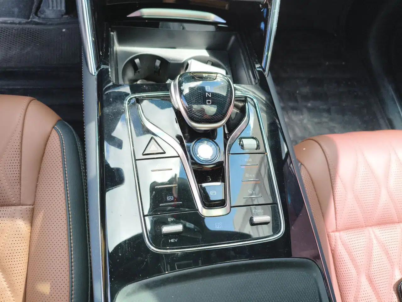 BYD Tang New Energy 2021 DM-i 112KM Prestige Model — миниатюра 14