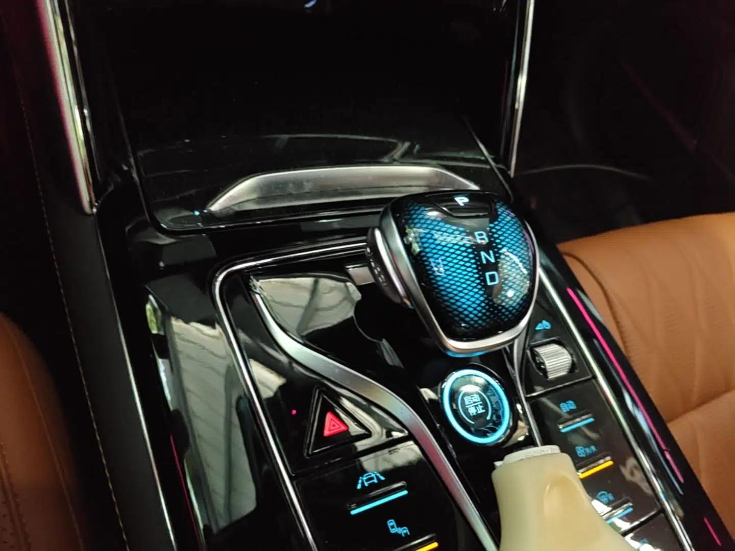 BYD Tang New Energy 2023 DM-i Champion Edition 112KM Prestige Model — миниатюра 21