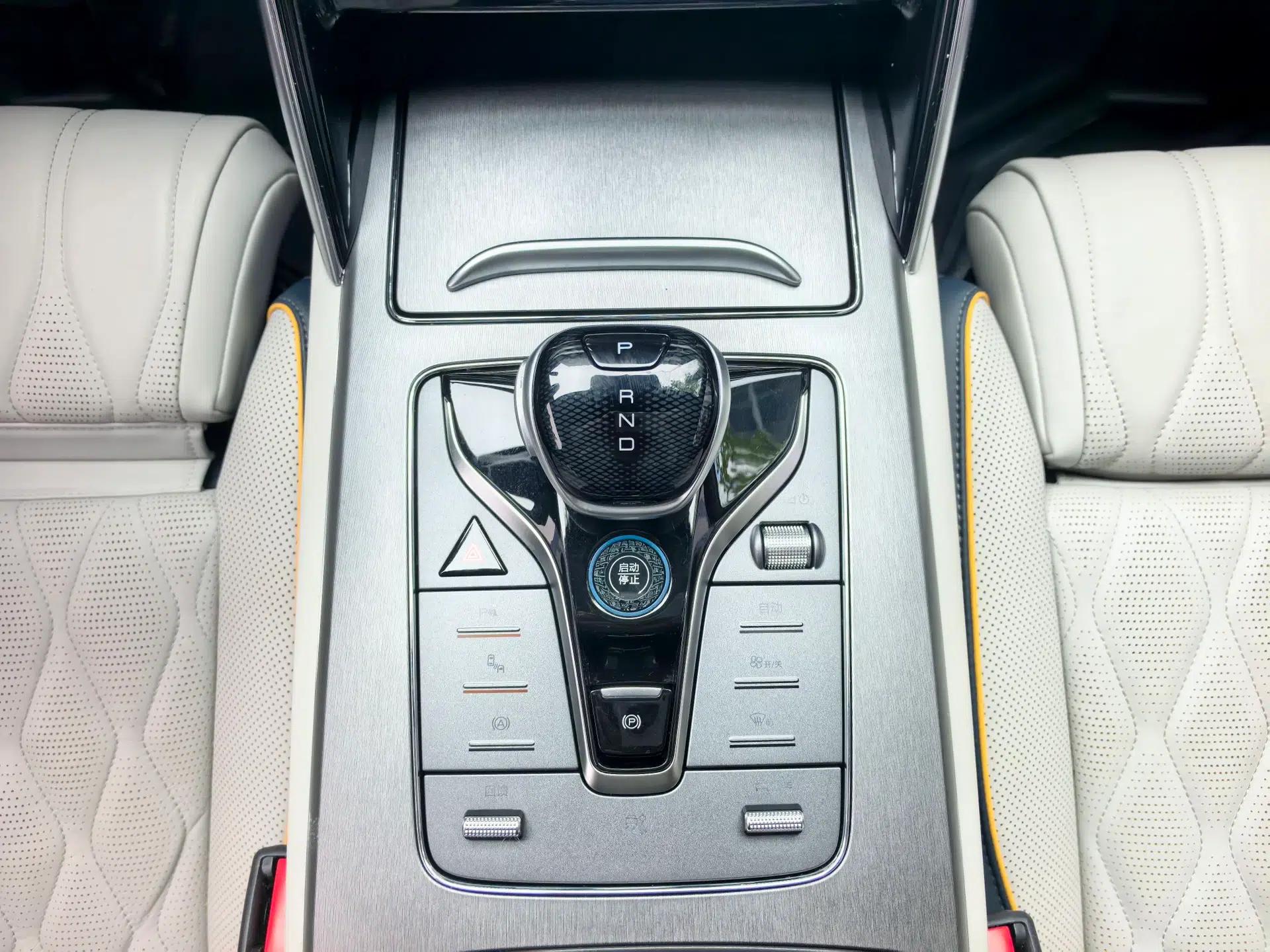 BYD Tang New Energy 2024 EV Champion Edition 730KM Deluxe Model — миниатюра 23