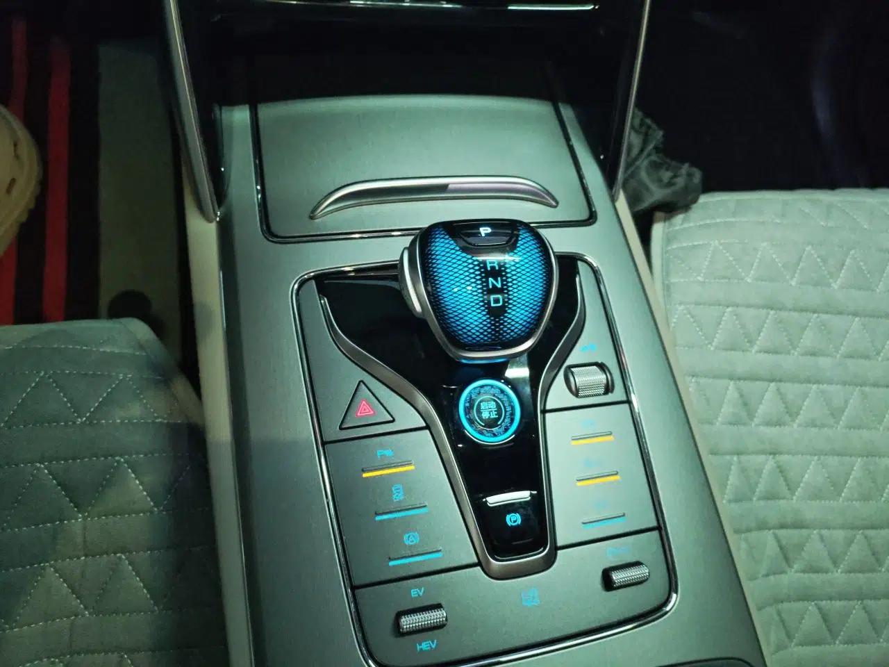 BYD Tang New Energy 2025 DM-i 115KM Prestige Model — миниатюра 14