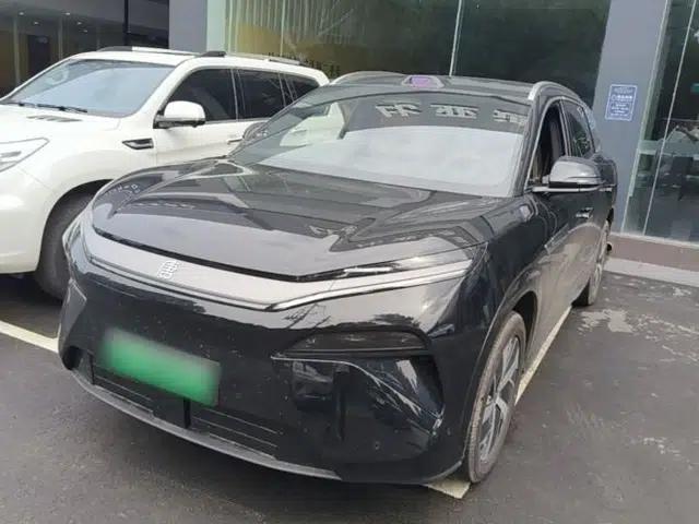BYD Tang L 2025 EV with 670 km Range LiDAR and Premium Features