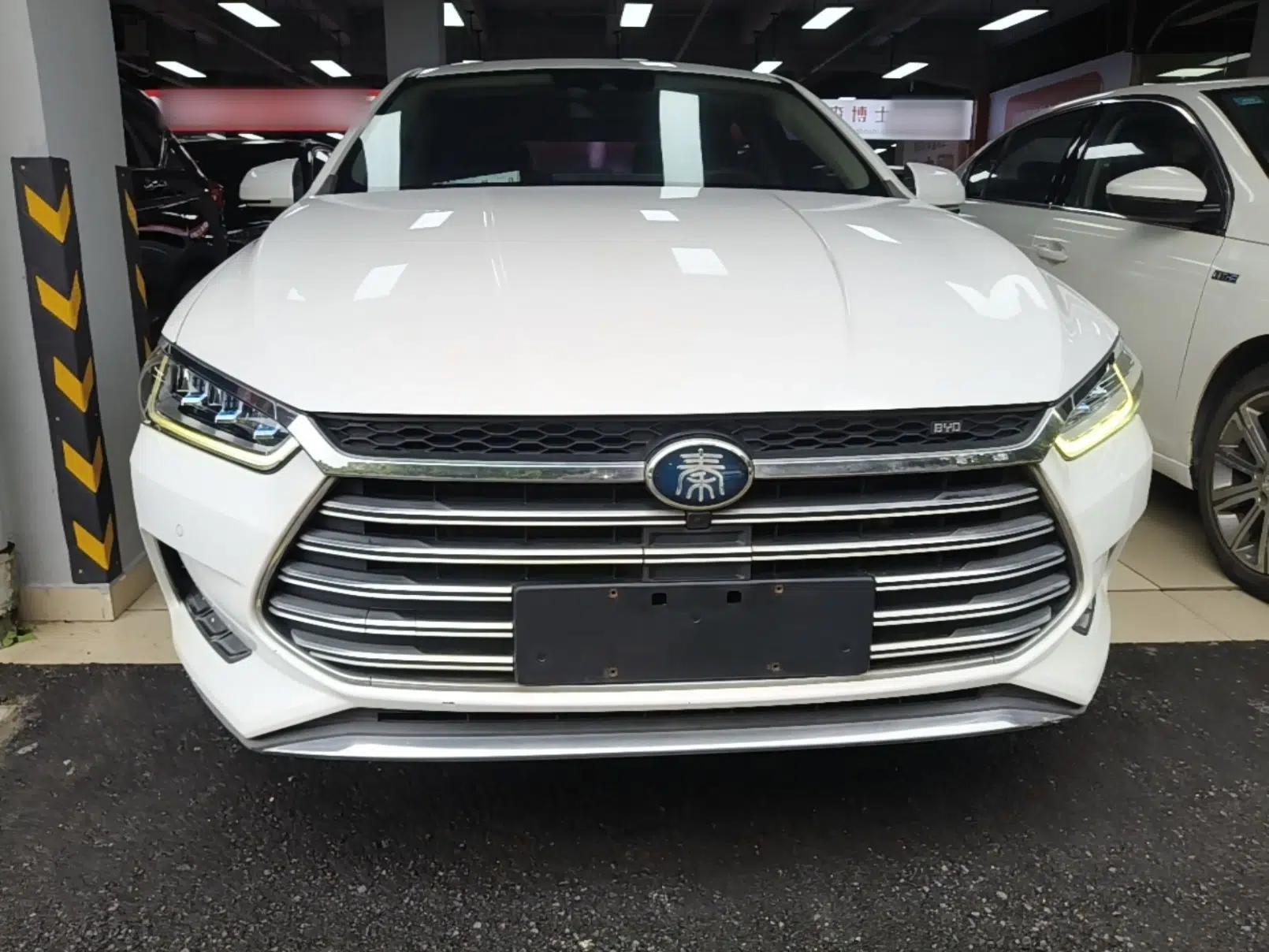BYD Qin Pro New Energy 2018 DM 1.5TI Automatic Smart Connect Enjoyment Model — миниатюра 2