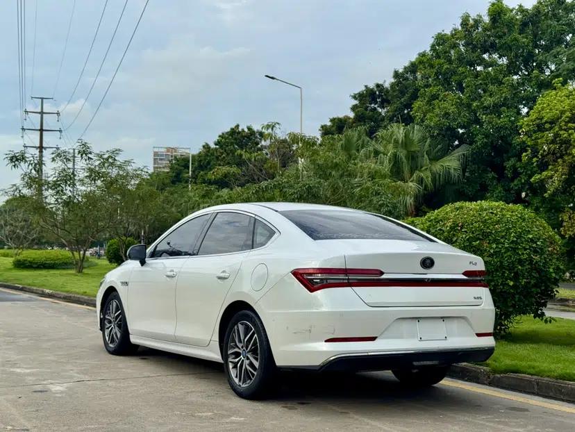 BYD Qin Pro New Energy 2018 DM 1.5TI Automatic Smart Connect Enjoyment Model — миниатюра 14