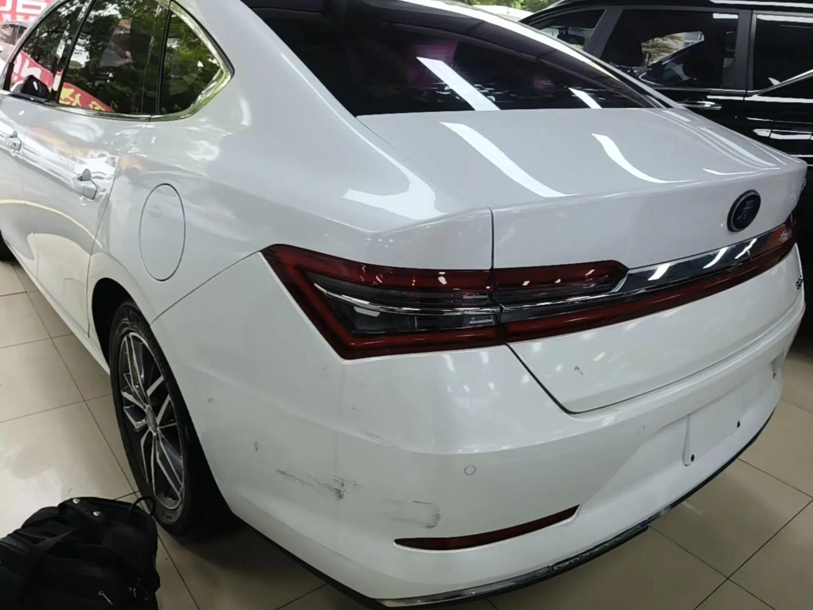 BYD Qin Pro New Energy 2018 DM 1.5TI Automatic Smart Connect Enjoyment Model — миниатюра 4