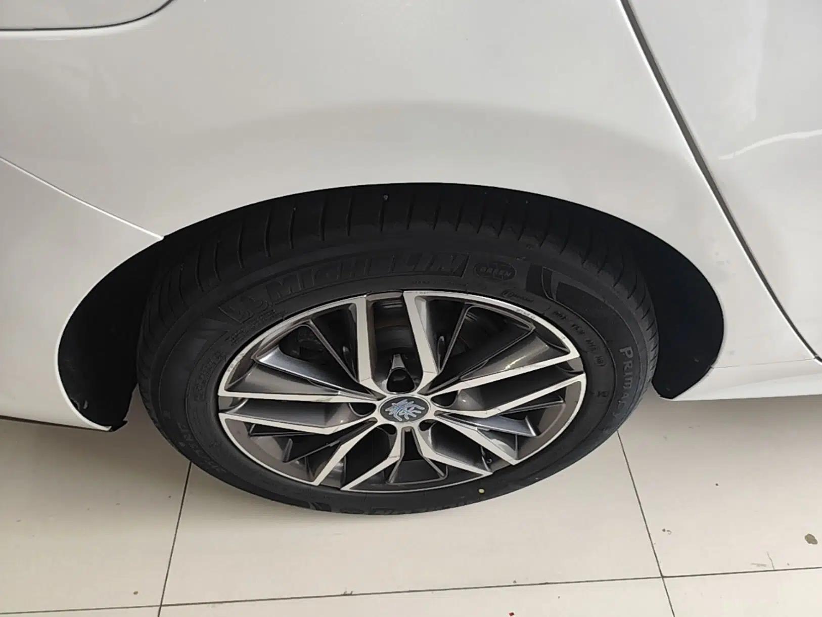 BYD Qin Pro New Energy 2018 DM 1.5TI Automatic Smart Connect Elite Model — миниатюра 11
