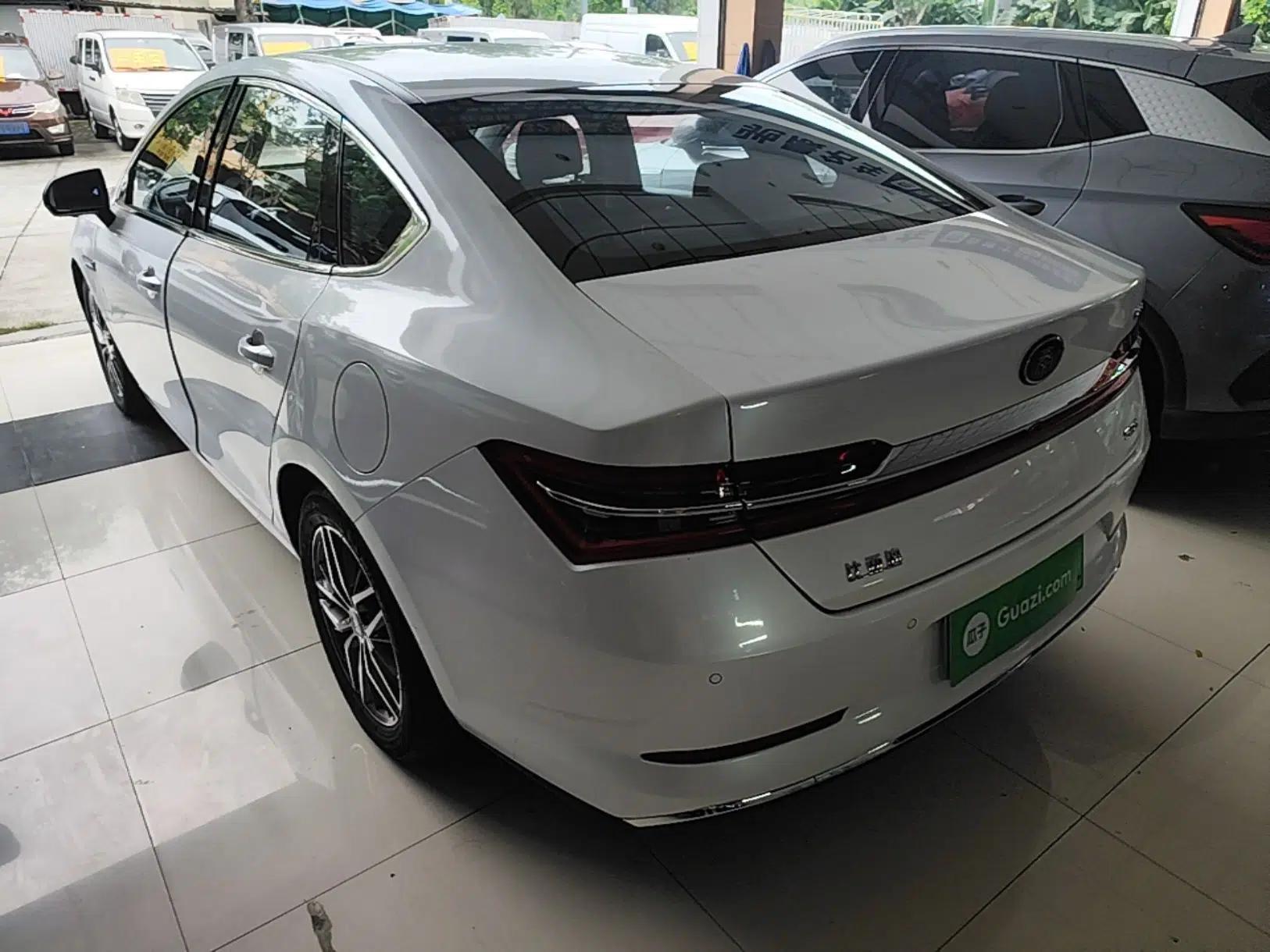 BYD Qin Pro New Energy 2018 DM 1.5TI Automatic Smart Connect Elite Model — миниатюра 4