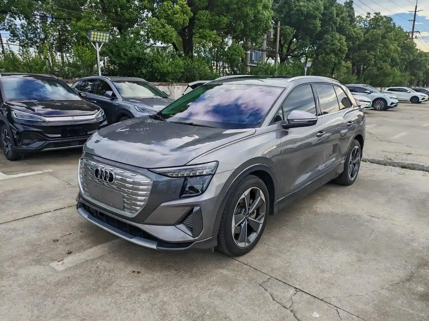 Audi Q5 e-tron 2023 Model 40 e-tron Star Edition - Fashion Set — миниатюра 3