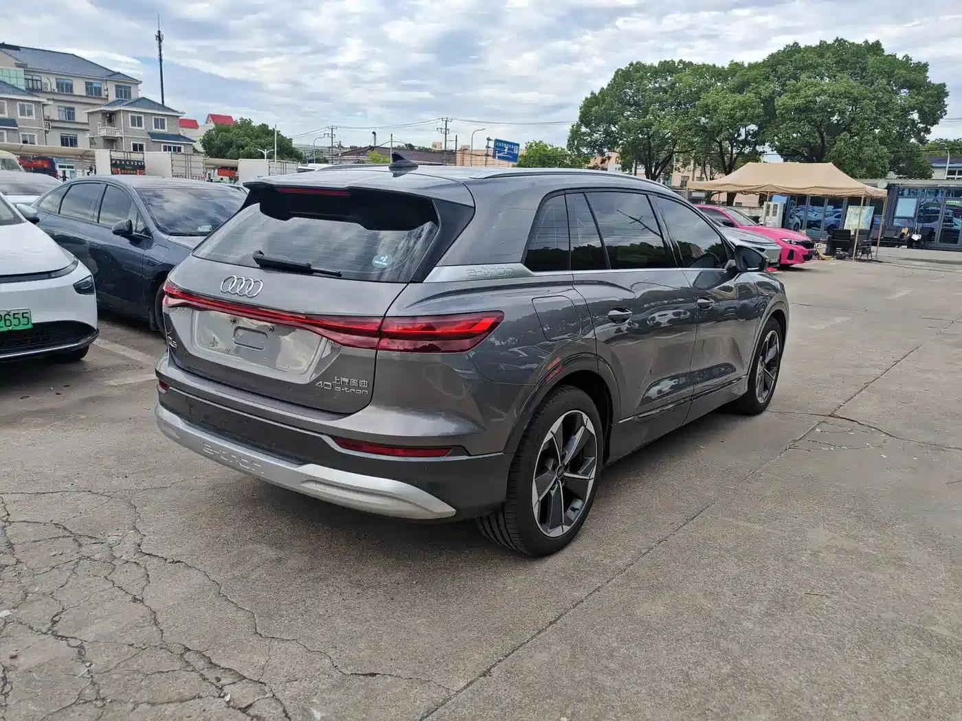 Audi Q5 e-tron 2023 Model 40 e-tron Star Edition - Fashion Set — миниатюра 7