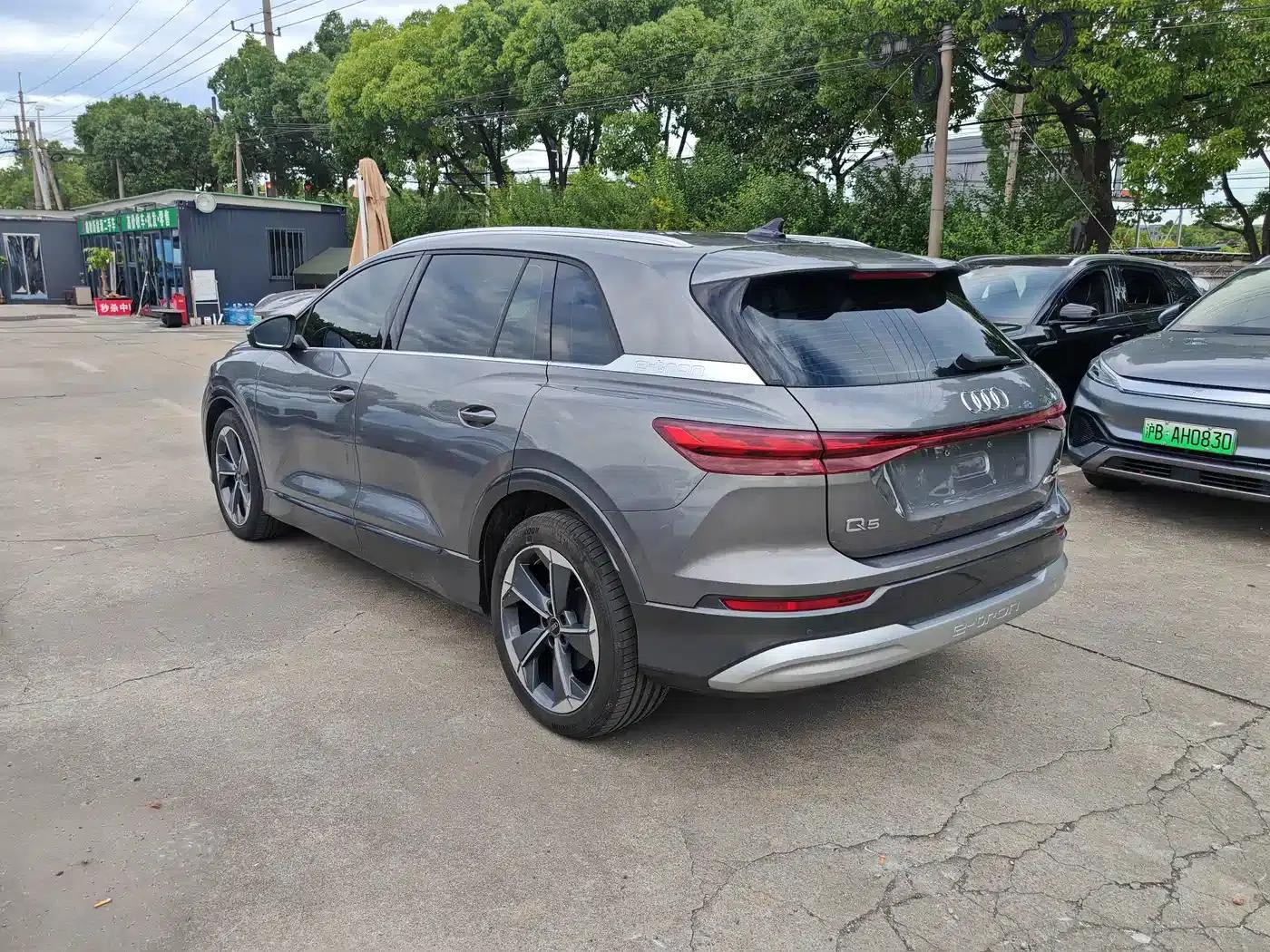 Audi Q5 e-tron 2023 Model 40 e-tron Star Edition - Fashion Set — миниатюра 9