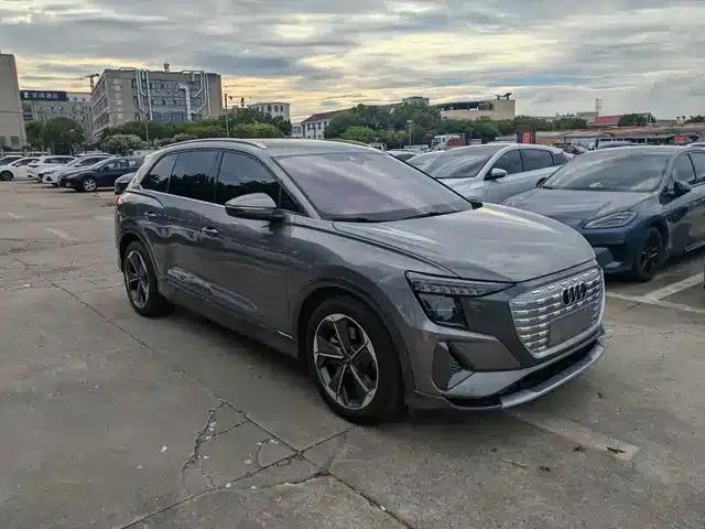 Audi Q5 e-tron 2023 Model 40 e-tron Star Edition - Fashion Set