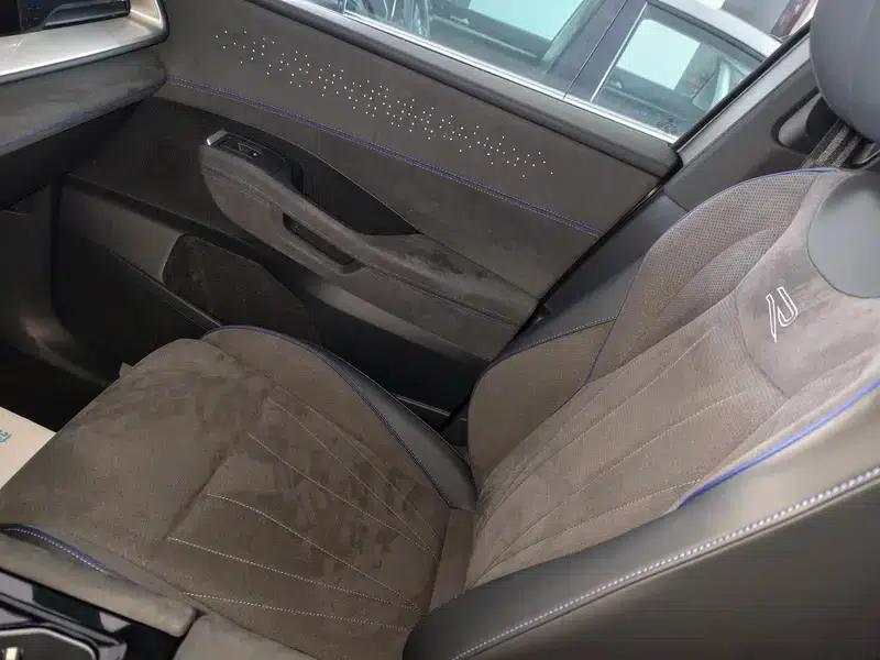 2025 Teramont Pro 450TSI 4WD Summit Edition — миниатюра 18