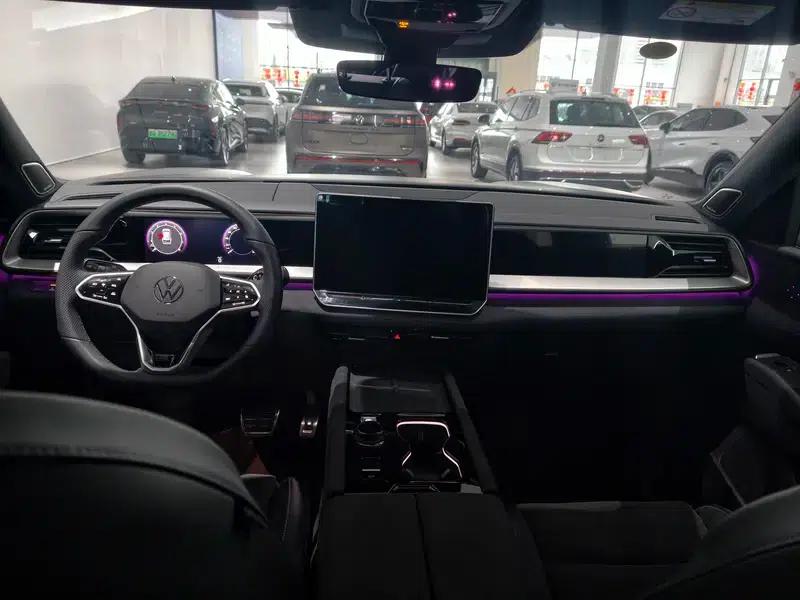 2025 Teramont Pro 450TSI 4WD Summit Edition — миниатюра 21