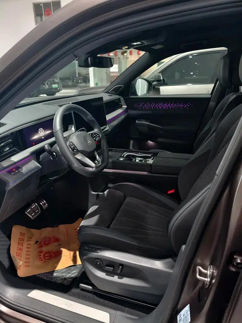 2025 Teramont Pro 450TSI 4WD Summit Edition — миниатюра 22