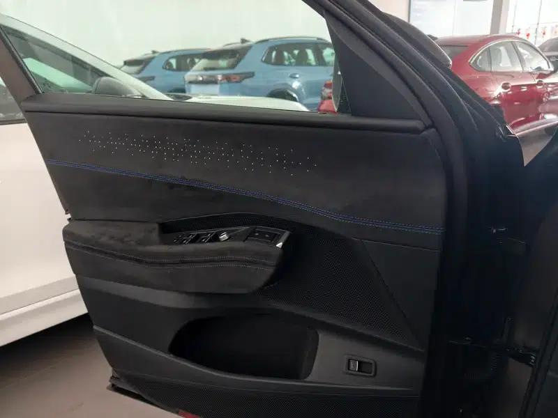 2025 Teramont Pro 450TSI 4WD Summit Edition — миниатюра 24