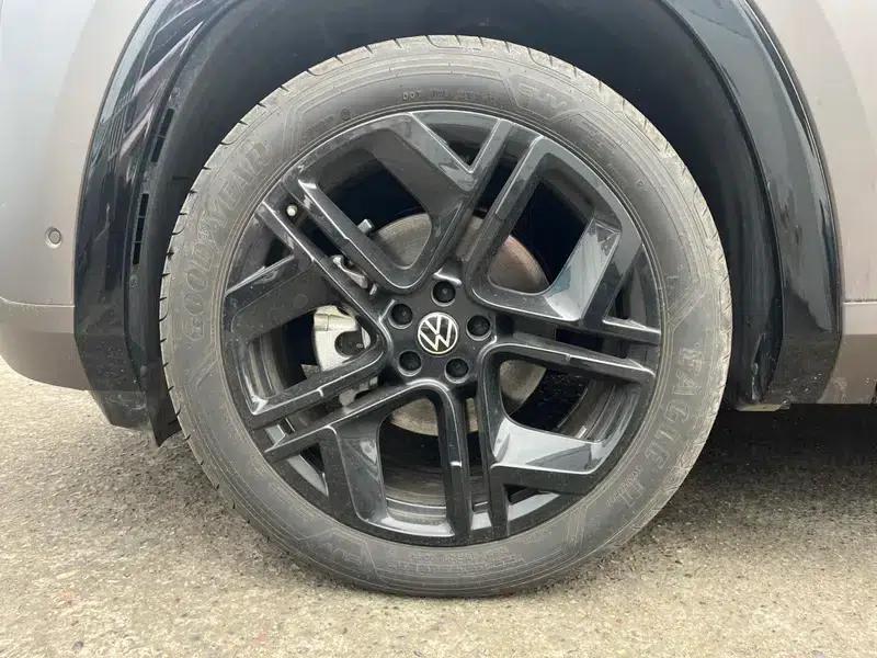 2025 Teramont Pro 450TSI 4WD Summit Edition — миниатюра 11