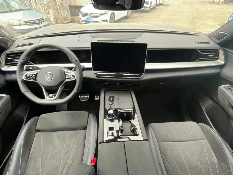 2025 Teramont Pro 450TSI 4WD Summit Edition — миниатюра 34