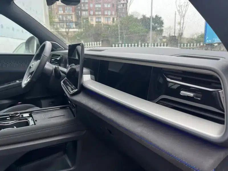 2025 Teramont Pro 450TSI 4WD Summit Edition — миниатюра 35