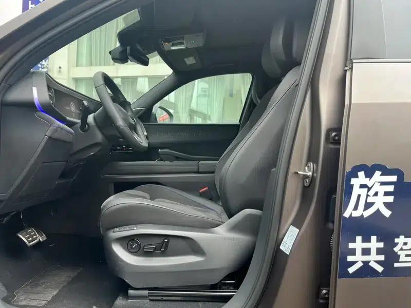 2025 Teramont Pro 450TSI 4WD Summit Edition — миниатюра 37