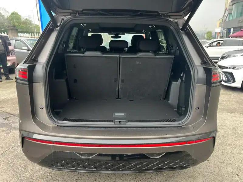 2025 Teramont Pro 450TSI 4WD Summit Edition — миниатюра 43