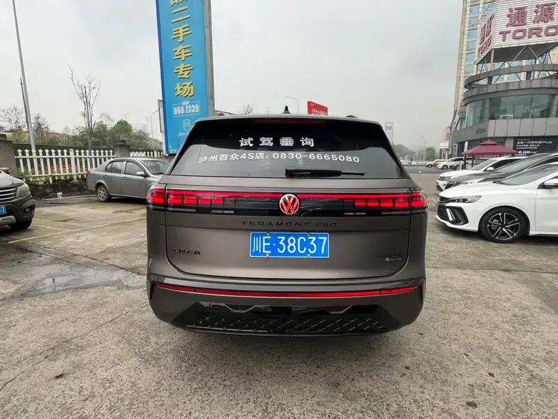 2025 Teramont Pro 450TSI 4WD Summit Edition — миниатюра 6