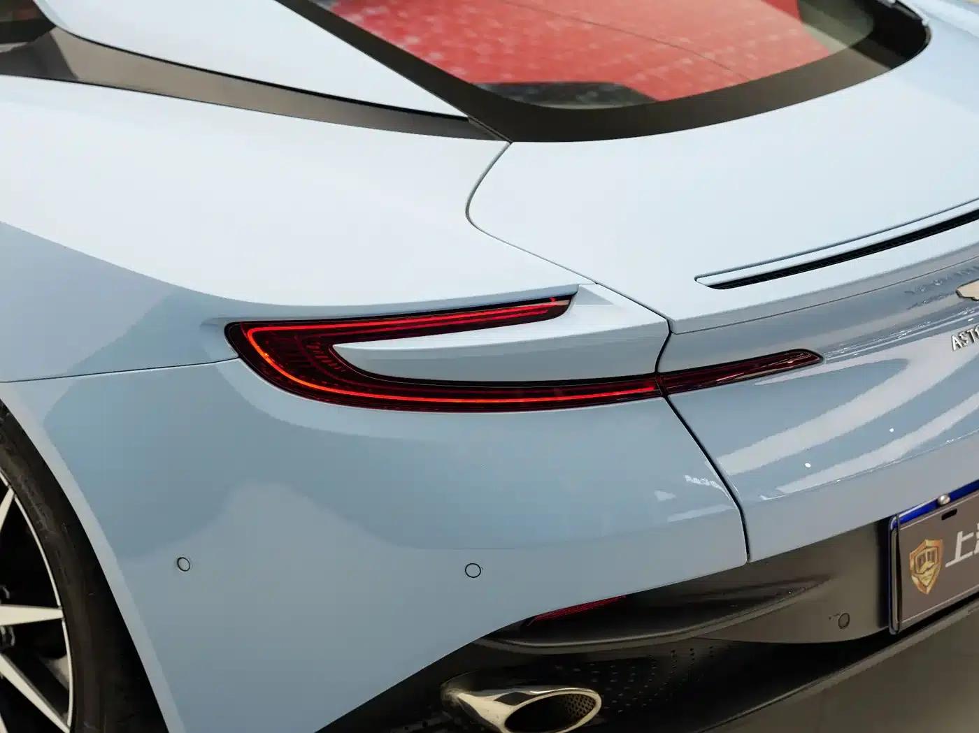 Aston Martin DB11 2020 4.0T V8 Coupe — миниатюра 9