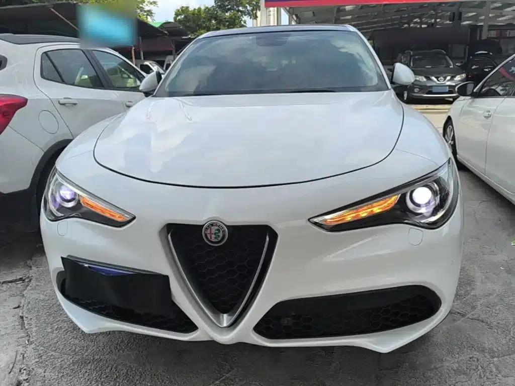 2017 Stelvio 2.0T 200HP Elite Edition — миниатюра 3
