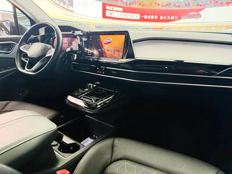2021 Range Rover 380TSI AWD Luxury Pro — миниатюра 5