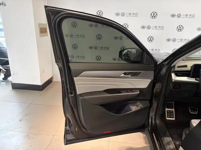 2023 Range Rover 380TSI AWD R-Line Touring Edition — миниатюра 13