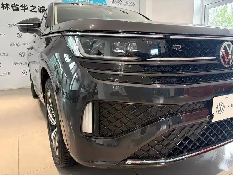 2023 Range Rover 380TSI AWD R-Line Touring Edition — миниатюра 4