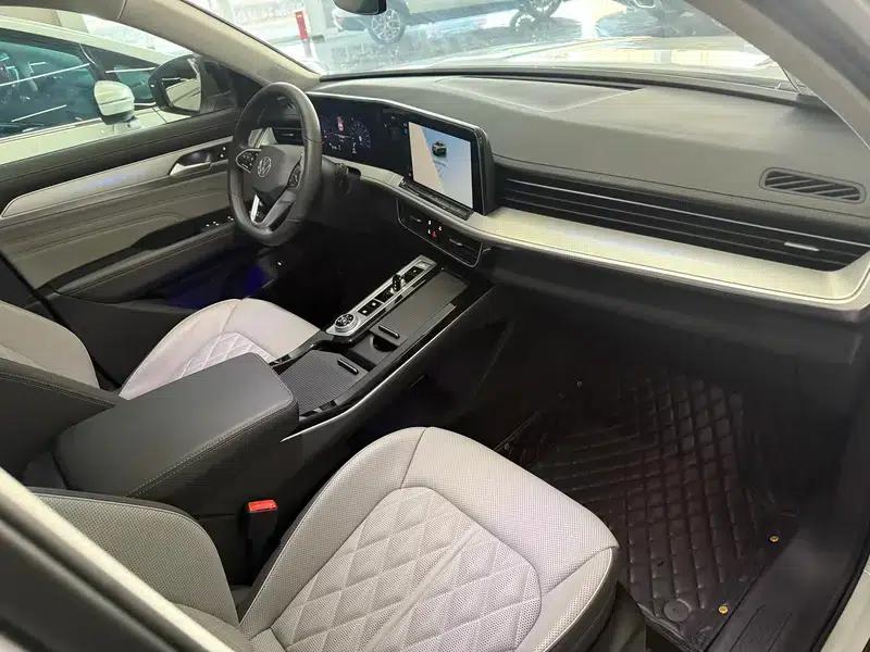 2023 Range Rover 380TSI AWD R-Line Cruiser — миниатюра 8