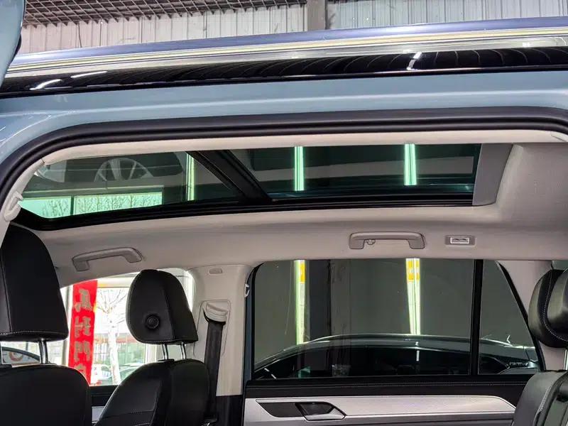 2023 Range Rover 380TSI AWD R-Line First Edition — миниатюра 12