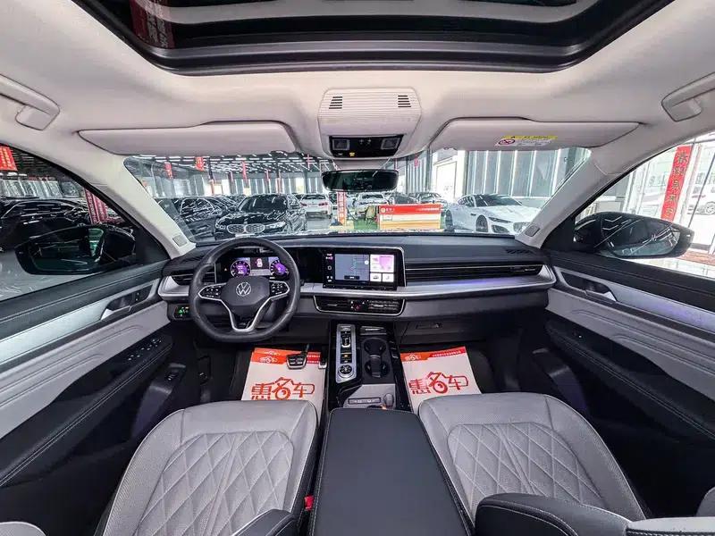 2023 Range Rover 380TSI AWD R-Line First Edition — миниатюра 13