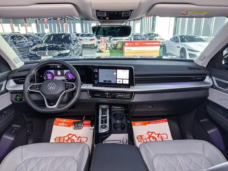 2023 Range Rover 380TSI AWD R-Line First Edition — миниатюра 14