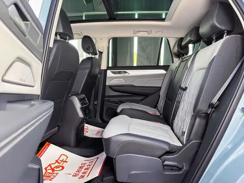 2023 Range Rover 380TSI AWD R-Line First Edition — миниатюра 16