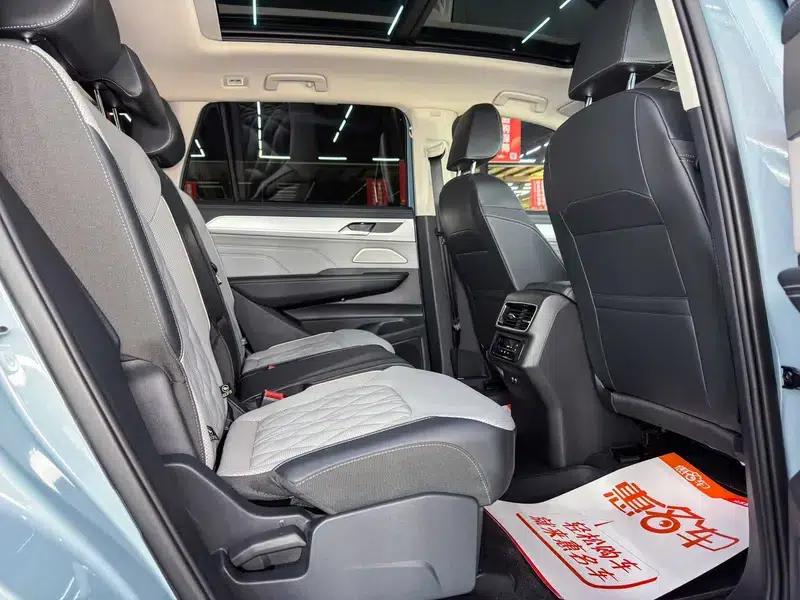 2023 Range Rover 380TSI AWD R-Line First Edition — миниатюра 17