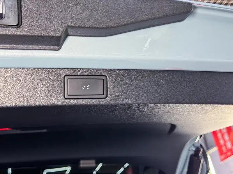 2023 Range Rover 380TSI AWD R-Line First Edition — миниатюра 9