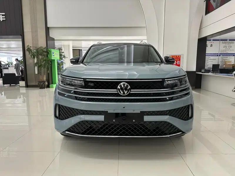 2023 Range Rover 380TSI AWD R-Line First Edition — миниатюра 2
