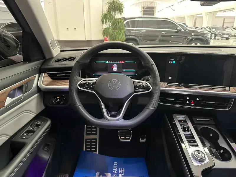2023 Range Rover 380TSI AWD R-Line First Edition — миниатюра 15