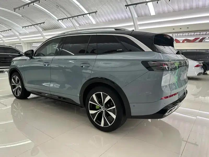 2023 Range Rover 380TSI AWD R-Line First Edition — миниатюра 4