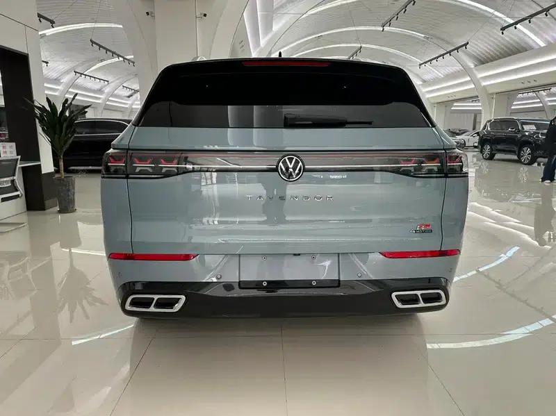 2023 Range Rover 380TSI AWD R-Line First Edition — миниатюра 5