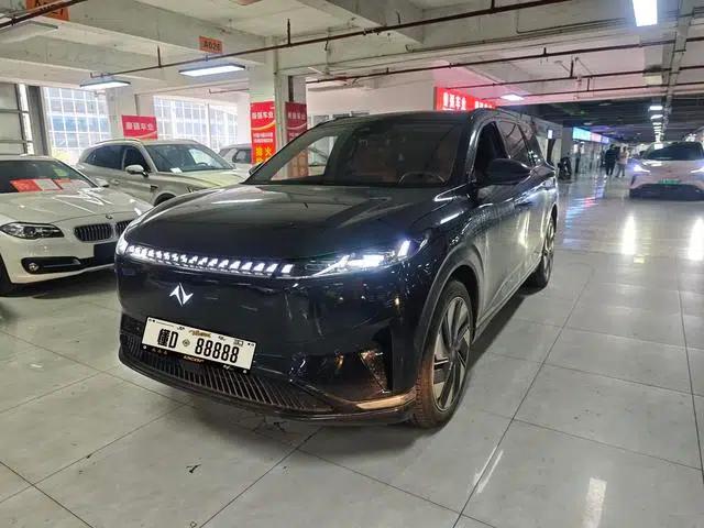 eπ008 2025 636Ultra Pure Electric 6-Seater