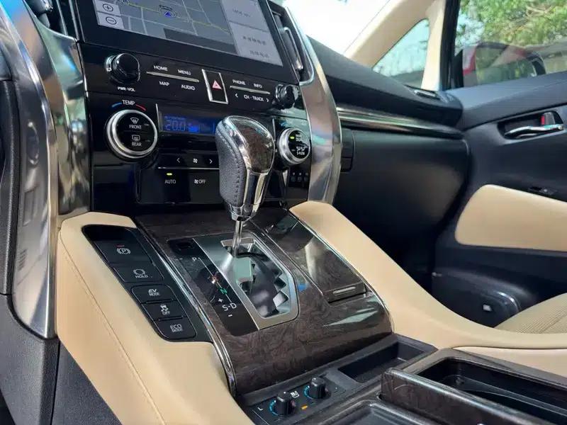 2021 Alphard Hybrid 2.5L Luxury Edition — миниатюра 17
