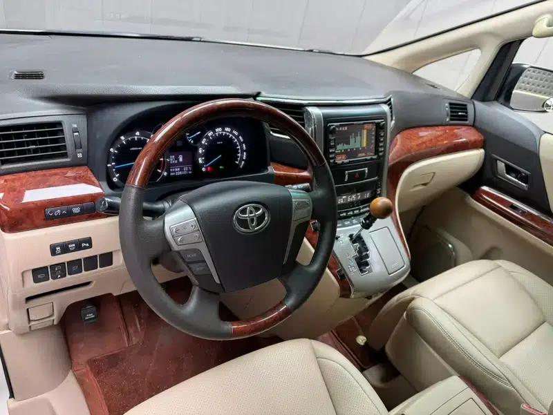2011 Alphard 3.5L Luxury Edition — миниатюра 4