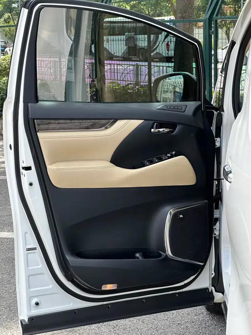 2018 Alphard Facelift 3.5L Premium Edition — миниатюра 8