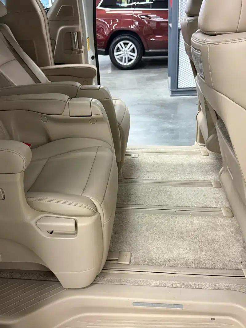 2012 Alphard 3.5L Luxury Edition — миниатюра 10