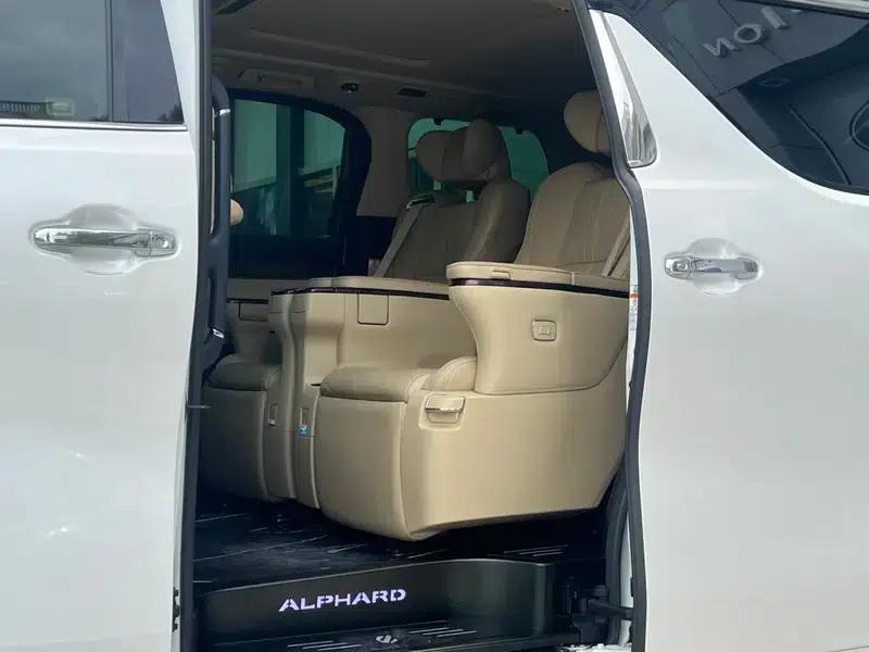 2019 Alphard Hybrid 2.5L Premium Edition — миниатюра 11