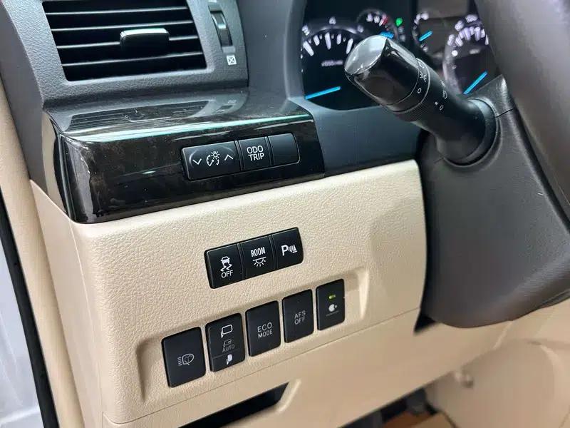 2012 Alphard 3.5L Luxury Edition — миниатюра 17