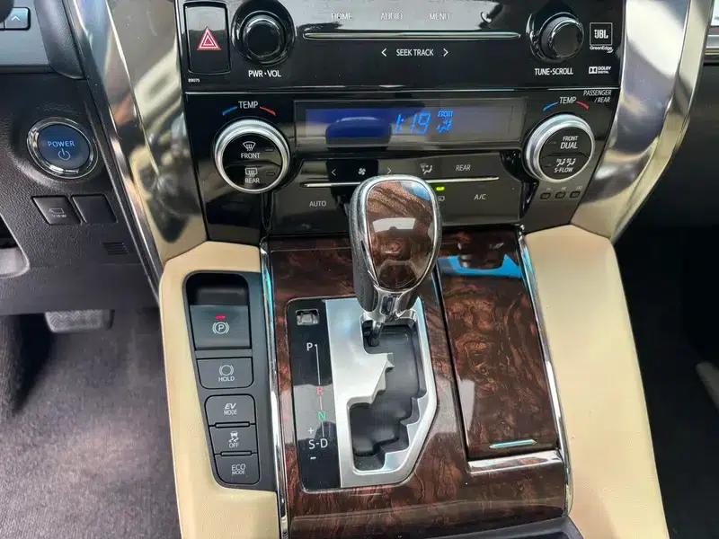 2019 Alphard Hybrid 2.5L Luxury Edition — миниатюра 10