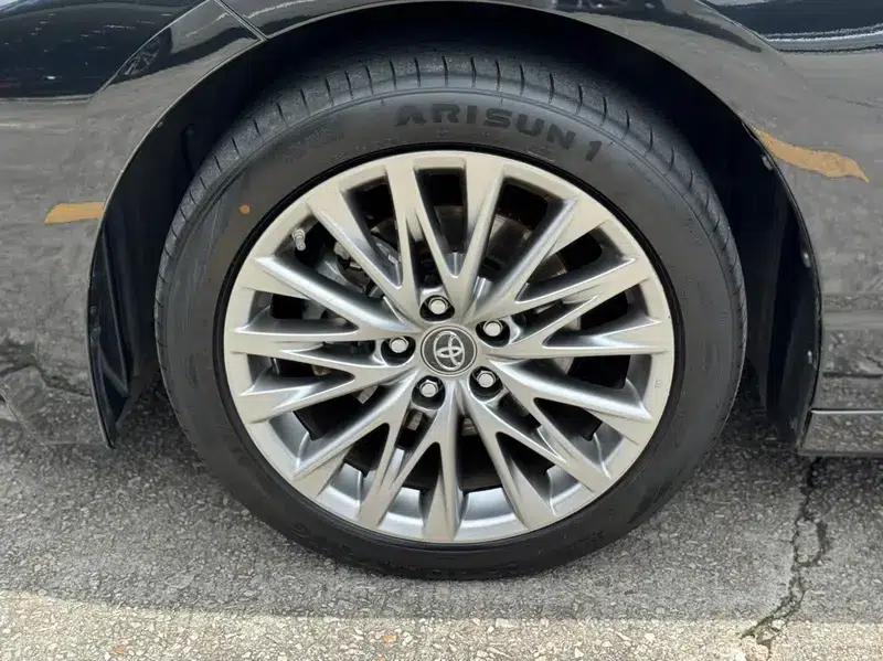2022 Toyota Avalon Hybrid 2.5L XLE Premium Edition — миниатюра 13