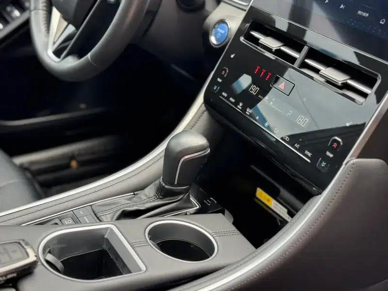 2022 Toyota Avalon Hybrid 2.5L XLE Premium Edition — миниатюра 17